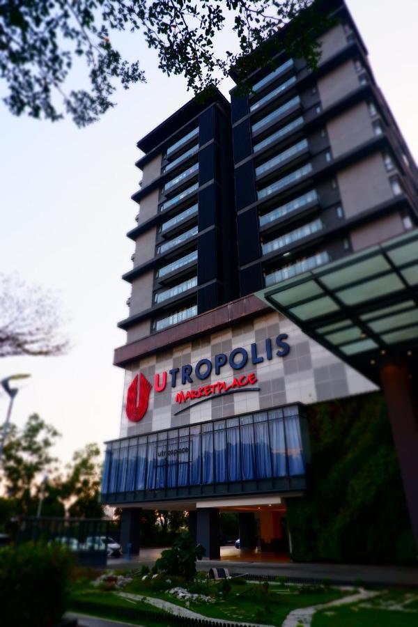 Poolview Geniehome 3br Free100mbps And Carpark At Utropolis *