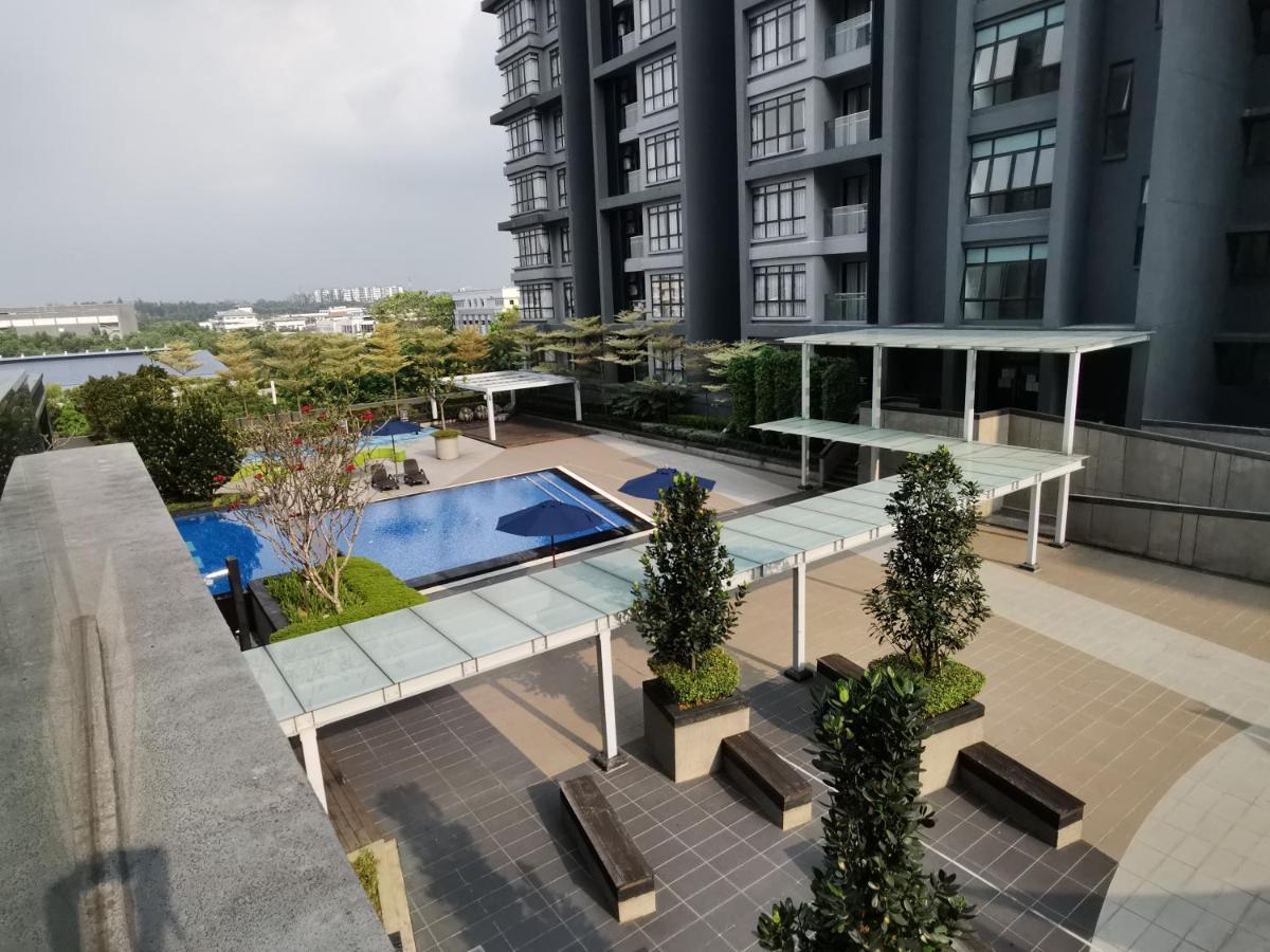 Poolview Geniehome 3br Free100mbps And Carpark At Utropolis Apartment *
