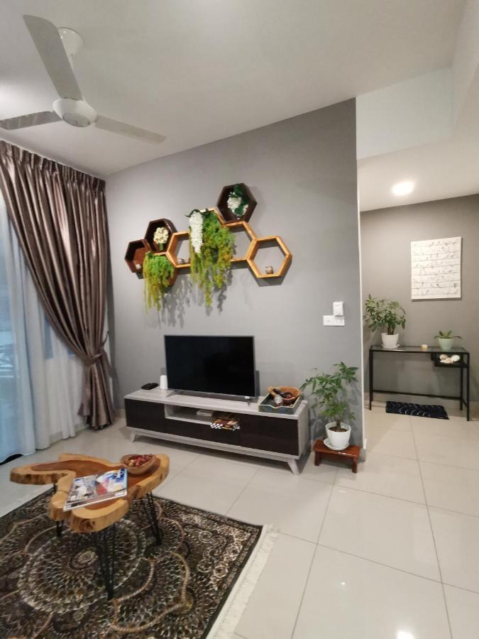 Poolview Geniehome 3br Free100mbps And Carpark At Utropolis Shah Alam