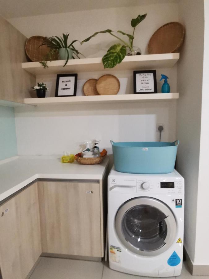 Poolview Geniehome 3br Free100mbps And Carpark At Utropolis Apartment *