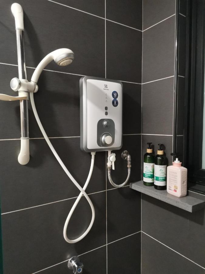 Apartment Poolview Geniehome 3br Free100mbps And Carpark At Utropolis Shah Alam