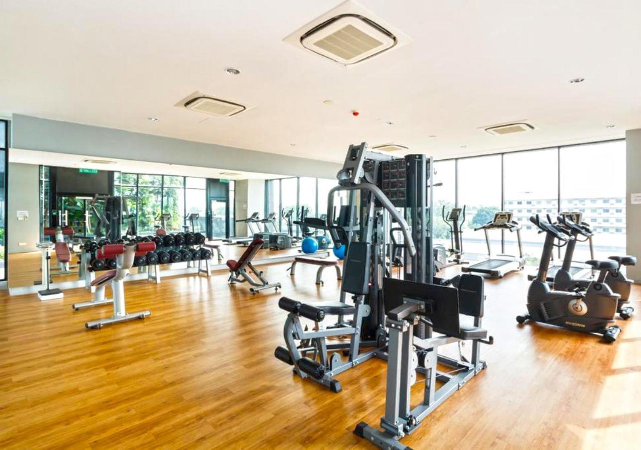Poolview Geniehome 3br Free100mbps And Carpark At Utropolis Apartment